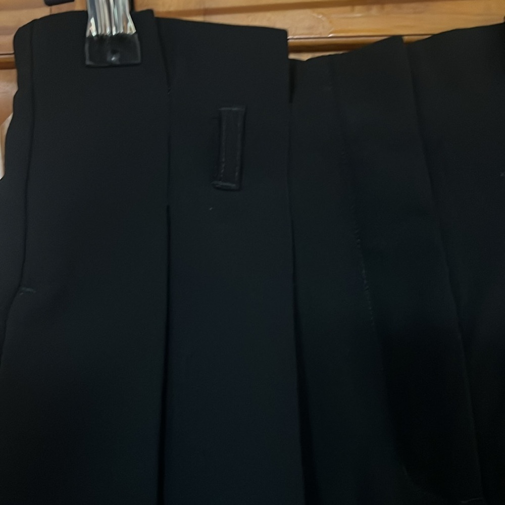 Express Super High Rise Pleated Shorts - Picture 2 of 12